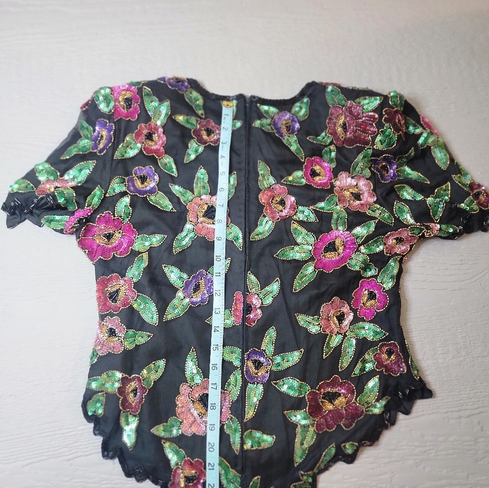 ♡Laurence Kazar Black Floral Sequin Short Sleeve Top B-21 - Picture 6 of 8